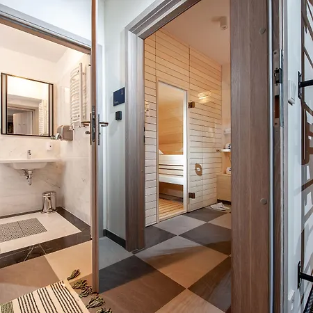 Amber Design Aparthotel 4*