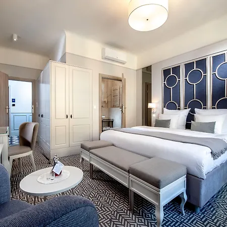 Apart-hotel Amber Design 4*