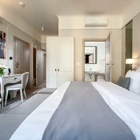 Amber Design Aparthotel 4*